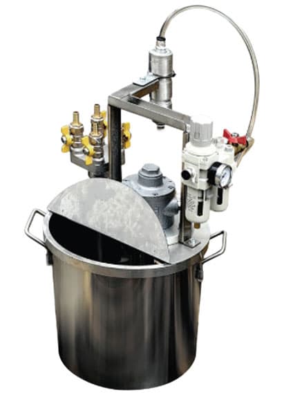 Pneumatic vane pump for adhesive supply