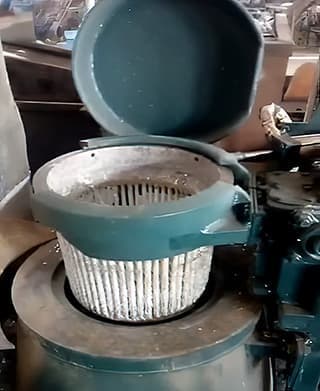 Centrifuge for small parts