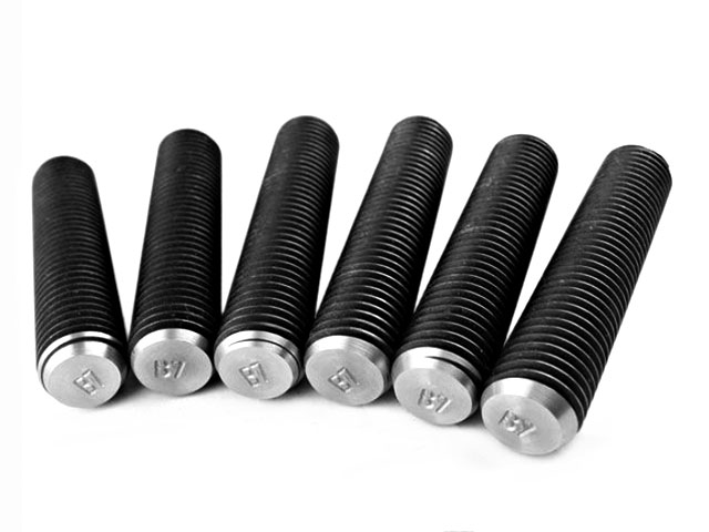 B7 high strength threaded stud