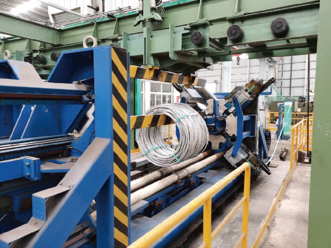 Automatic wire rod coil compression and plastic banding equipment