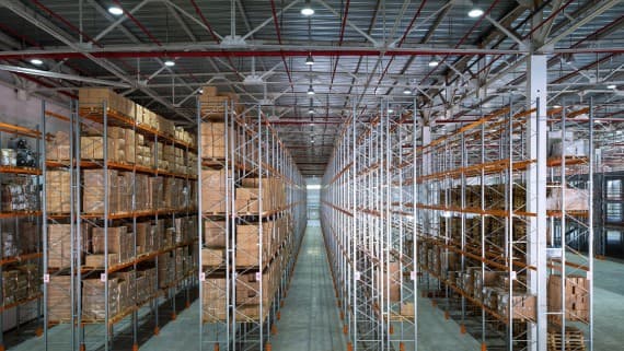 Automated warehouse for storage of finished products on euro pallets